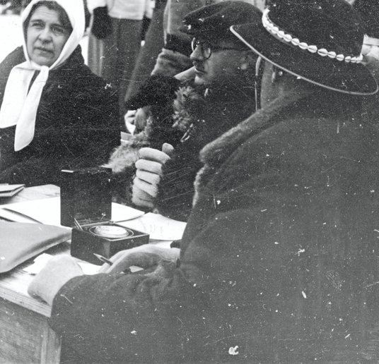 Narciarskie Mistrzostwa Świata FIS Zakopane 1939. Komisja sędziowska z chronometrami Omegi w trakcie