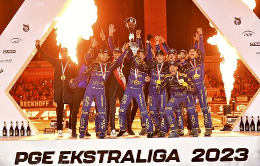 Żużlowcy Platinum Motoru Lublin na podium.