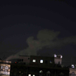 Dym nad jednym z celów ataków w Sanie
