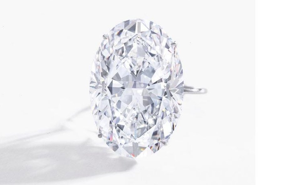 Pierścionek z owalnym diamentem o wadze 50.39 karatów