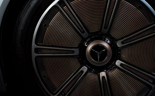 Felgi są w pełni zakryte. To dla poprawy aerodynamiki