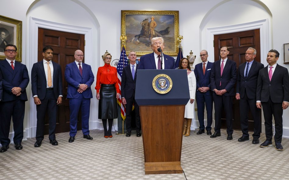 Prezydent USA Donald Trump zawarł w piątek umowy dotyczące obniżek cen leków z dziewięcioma firmami 