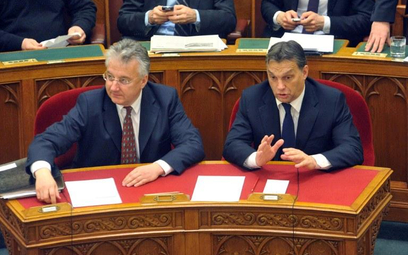 Węgierski premier Viktor Orban (z prawej) i szef Chrześcijańsko-Demokratycznej Partii Ludowej Zsolt 