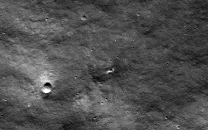 Krater na Księżycu, który powstał prawdopodobnie po uderzeniu rosyjskiej sondy Łuna 25