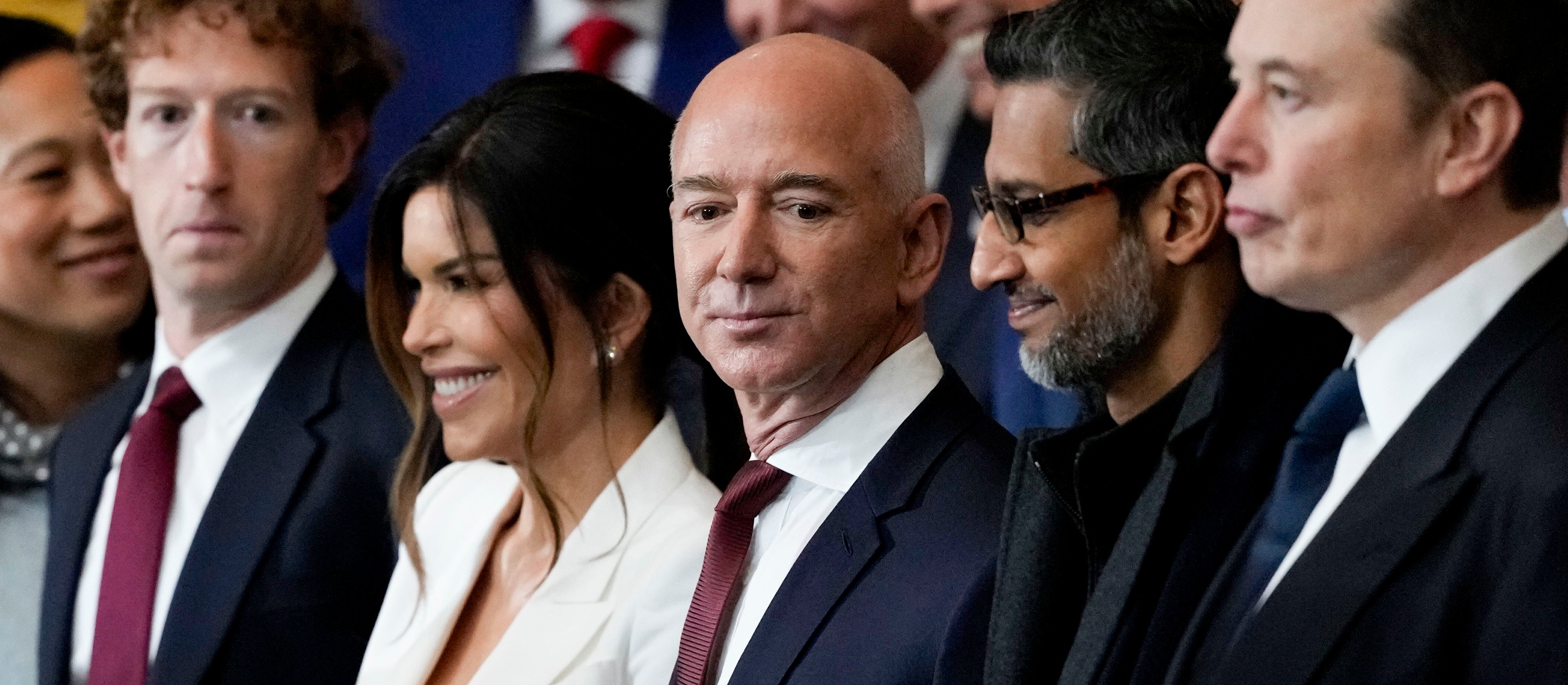 200 mld dolarów w miesiąc. Najbogatsi rosną, ale jeden traci