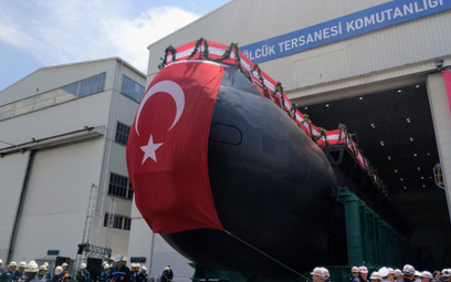 Uroczyste wytoczenie okrętu podwodnego TCG Hizir Reis (S 331) z hali stoczni w Gölcük.
