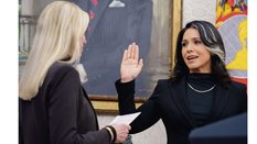 Tulsi Gabbard w Białym Domu podczas zaprzysiężenia na szefową Wywiadu Narodowego (DNI) 12 lutego 202