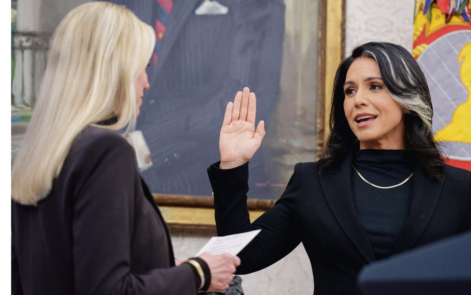 Tulsi Gabbard w Białym Domu podczas zaprzysiężenia na szefową Wywiadu Narodowego (DNI) 12 lutego 202