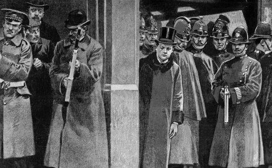 W 1911 r. doszło do strzelaniny na Sidney Street między Szkocką Gwardią a łotewskimi anarchistami. C