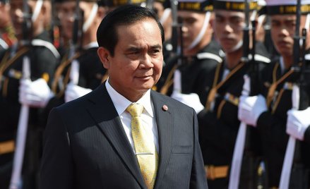 Premier Tajlandii pisze piosenkę dla rodaków