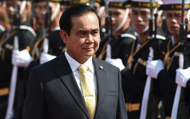 Premier Tajlandii pisze piosenkę dla rodaków