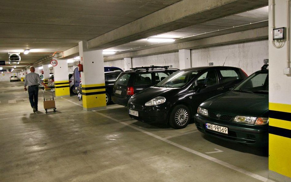 Postawili ścianki i powstał garaż w podziemnym garażu