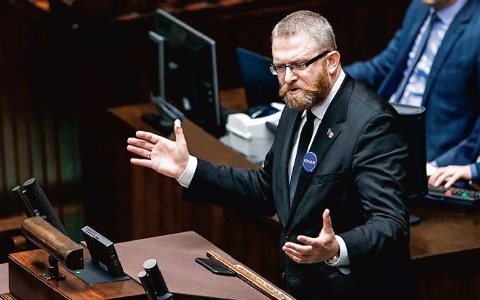 Grzegorz Braun zasłynął z wielu skandali, m.in. mówił do ministra zdrowia, że będzie wisiał