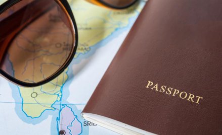 Nielegalna klauzula wyłączająca odpowiedzialność za nieterminowe dostarczenie dokumentów podróżnemu