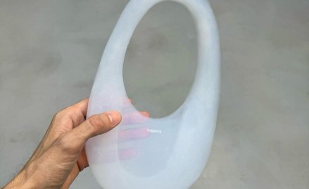 Torebka wykonana jest z aerożelu, materiału opracowanego na potrzeby NASA.