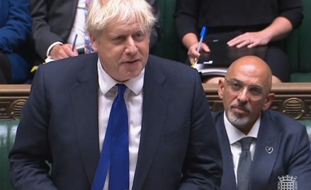 Premier Boris Johnson i kanclerz skarbu Nadhim Zahawi