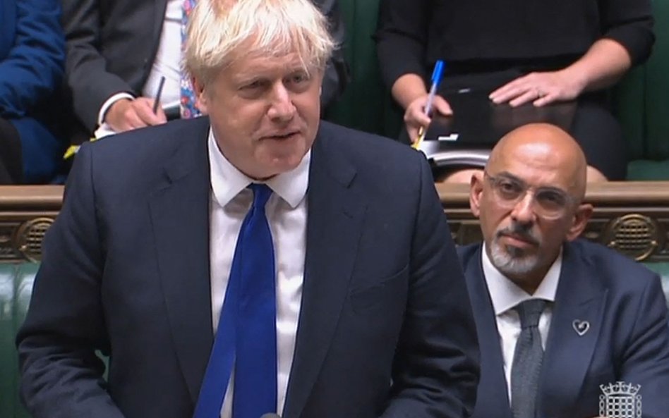 Premier Boris Johnson i kanclerz skarbu Nadhim Zahawi