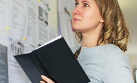 Regulamin można podać do wiadomości załogi, wywieszając jego treść na tablicy ogłoszeń 123rf