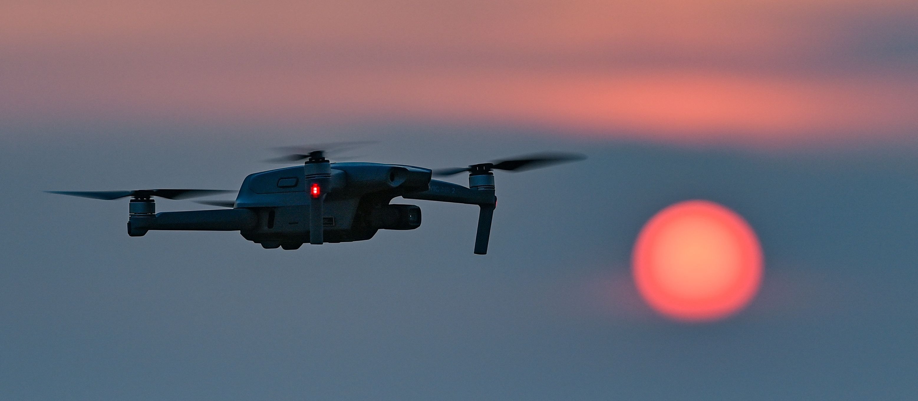 „Der Spiegel”: Drony nad infrastrukturą krytyczną na północy Niemiec