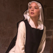 Virginie Efira jako siostra Benedetta w filmie Paula Verhoevena