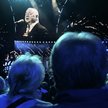 Zdjęcie Stanisława Soyki wyświetlane podczas koncertu „Orkiestra Mistrzom” w Operze Leśnej w Sopocie