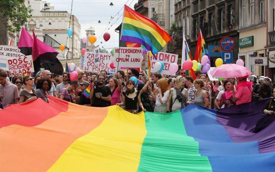 Ponad 80% ankietowanych nie chciałoby mieć szefa geja albo lesbijki.