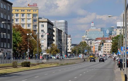 Ulica Puławska na wysokości skrzyżowania z ulicą Dąbrowskiego