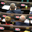 Sondaż. PiS wygrywa nawet bez Porozumienia