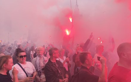 O godz. 17 rondo roświetliło się na czerwono