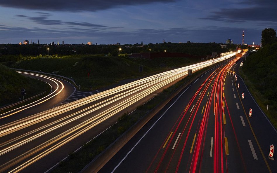 Niemcy: Ośmiolatek znów pędził autostradą. Rozbił auto