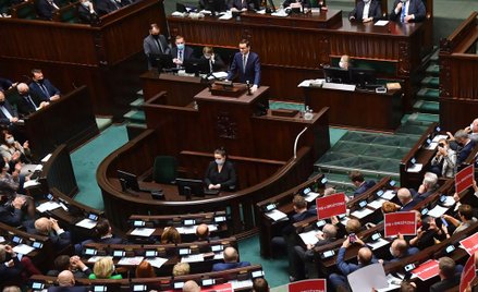 Sondaż CBOS. Wzrost poparcia tylko dla KO, Lewica i PSL pod progiem