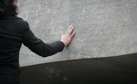 Warszawiacy uznali, ze wystarczającym jest pomnik ofiar na warszawskich Powązkach