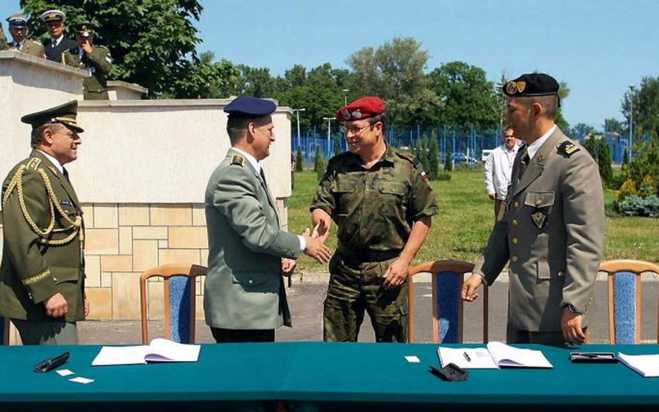 Macierewicz pogrążył żołnierzy?