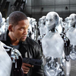 W filmie „Ja, robot” na podstawie powieści Isaaca Asimowa maszyny są bardziej ludzkie niż ludzie