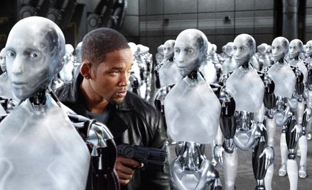 W filmie „Ja, robot” na podstawie powieści Isaaca Asimowa maszyny są bardziej ludzkie niż ludzie