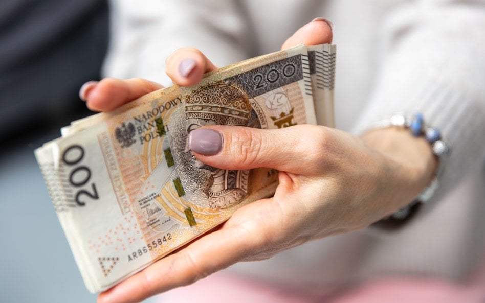 Nowe dane GUS o wynagrodzeniach w Polsce. Najniższy realny wzrost od trzech lat