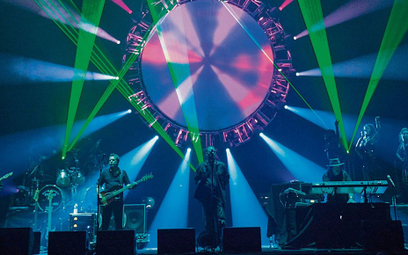 Australian Pink Floyd to przykład zespołu, który wypełnia lukę po grupie Watersa i Gilmoura, która n