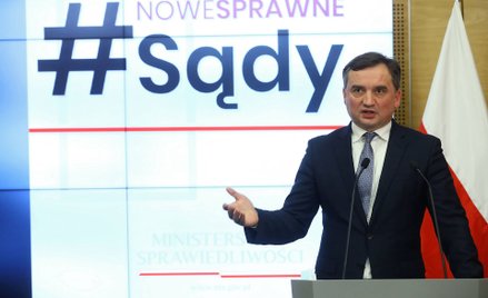 Minister sprawiedliwości, prokurator generalny Zbigniew Ziobro podczas konferencji prasowej w Prokur