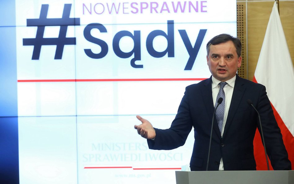 Minister sprawiedliwości, prokurator generalny Zbigniew Ziobro podczas konferencji prasowej w Prokur