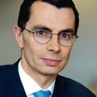 UniCredit, którego prezesem jest Jean Pierre Mustier (z lewej), może być zmuszony sprzedać akcje Pek