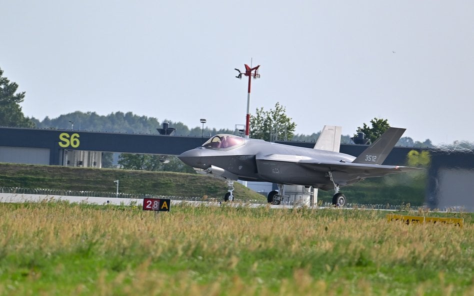Kolejne pięć samolotów F-35 dotarło do Polski. Pierwsze trzy takie maszyny – produkowane przez amery