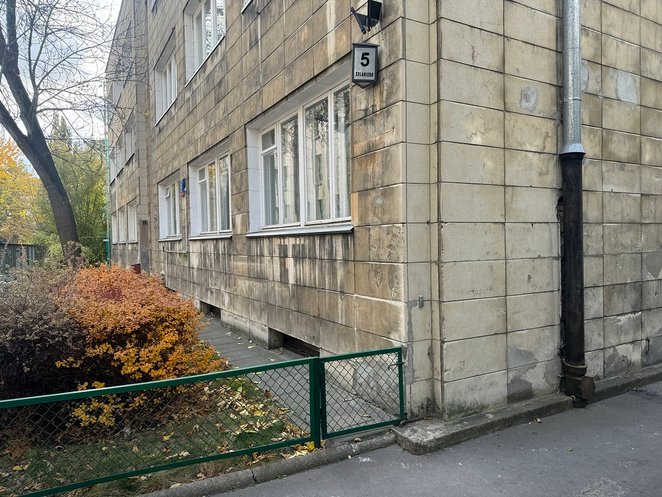 Elewacja kamienicy przy Solariego 5 przed remontem