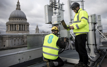 W Londynie instalowane są już pierwsze stacje nadawczo-odbiorcze telefonii komórkowej 5G.