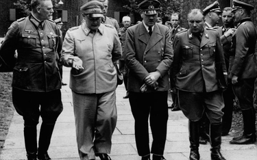 Gen. H. Guderian uważał, że „obok Himmlera Bormann był najbardziej złowrogim członkiem świty Hitlera
