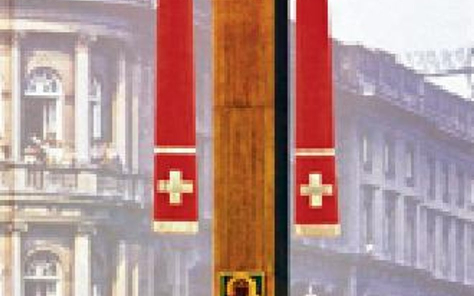 Krzyż. Pomnik na placu Zwycięstwa Jana Pawła II