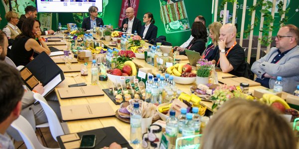 Żabka mocno stawia na odpowiedzialny biznes