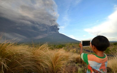 Ostrzeżenia dla samolotów po erupcji wulkanu na Bali