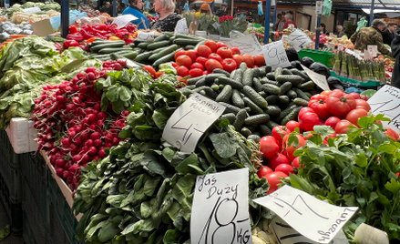 Warzywa i owoce na placu targowym „Stary Kleparz” w Krakowie