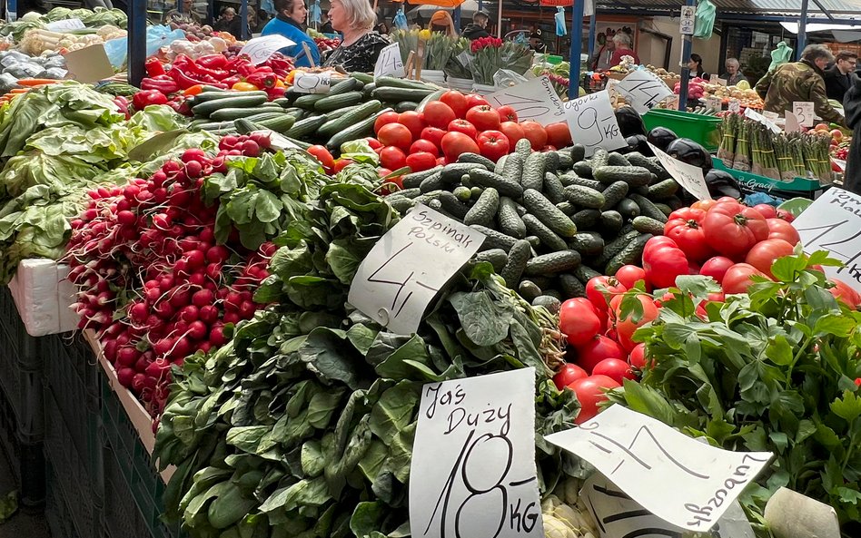 Warzywa i owoce na placu targowym „Stary Kleparz” w Krakowie