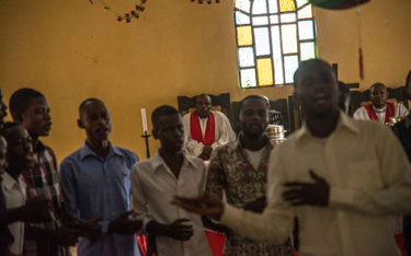 Zarażeni Ebolą przerwali leczenie. Pojechali do kościoła